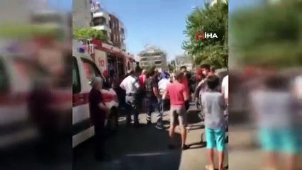Otomobile sıkışan kadın sürücüyü itfaiye ekipleri kurtardı