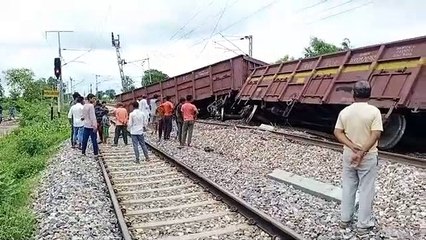 मथुरा में मालगाड़ी‌ के चार डिब्बे पटरी से उतरे, किया जा रहा है हादसे के कारणों का पता