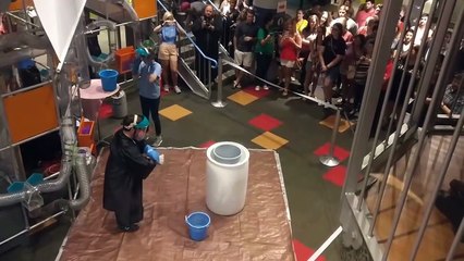 Azote liquide + eau chaude = BOOOM... Cocktail détonant