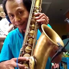 Solo de saxo sur la musique de Titanic