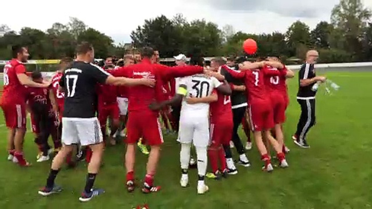 Jubel von Sparta Göttingen nach dem Sieg beim Sparkasse Göttingen-Cup