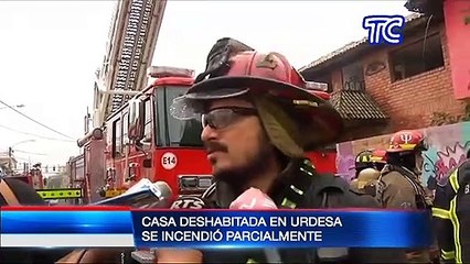 Una casa abandonada se incendió en Urdesa, norte de Guayaquil. Autoridades investigan el origen del siniestro