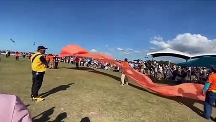 Une fillette emportée par un cerf-volant (Taïwan)