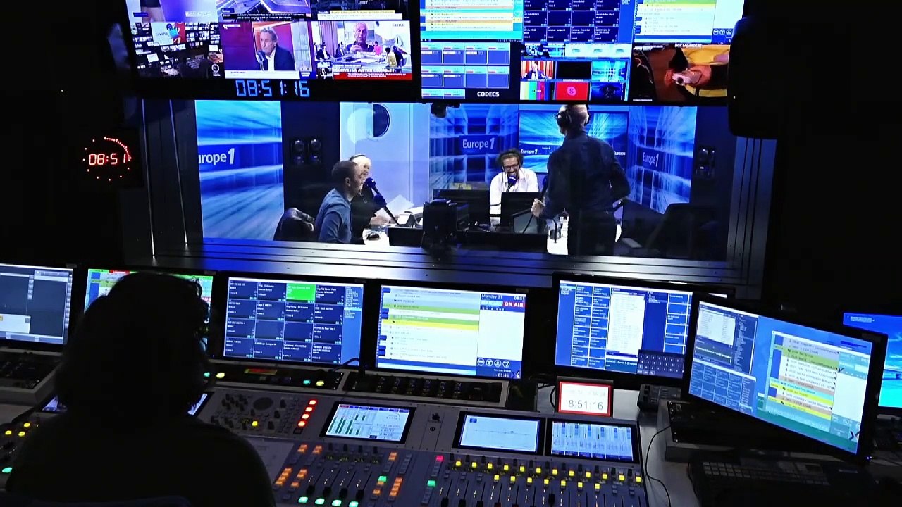 Stéphane Bern : "Je me rêvais ministre du Patrimoine et je me retrouve chroniqueur sur Europe 1 !" (Canteloup)