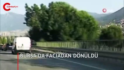 Trafikte korku dolu anlar!  Kapı bir anda açıldı