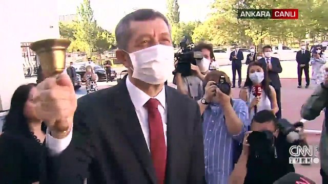 Son dakika... Yeni eğitim-öğretim yılında ilk gün: İlk ders zilini Bakan Selçuk çaldı | Video