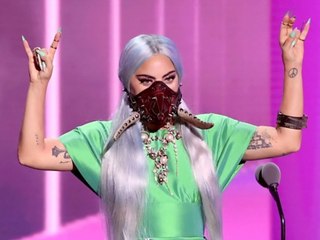 Download Video: Mit kuriosen Masken: Lady Gaga räumt bei den VMAs ab