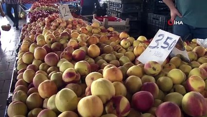 Semt pazarında fiyatlar satıcı için uygun, vatandaş için pahalı