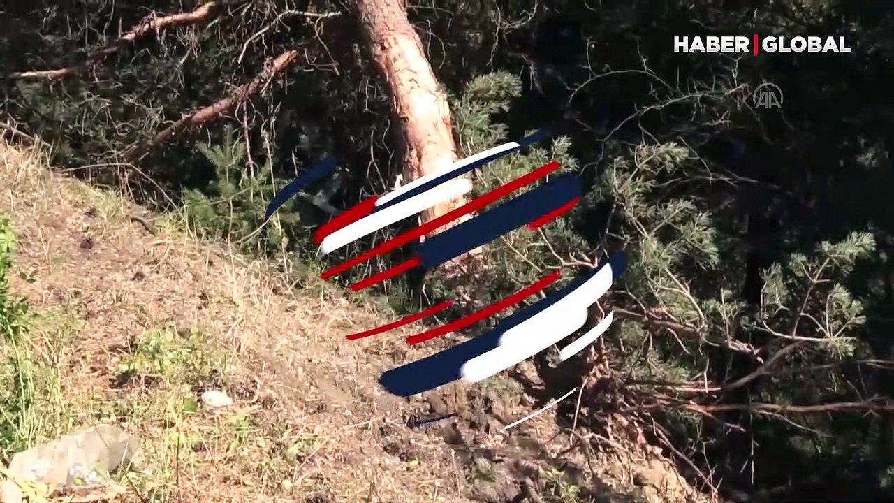 Düğün dönüşü feci kaza! Davetiyeler etrafa saçıldı