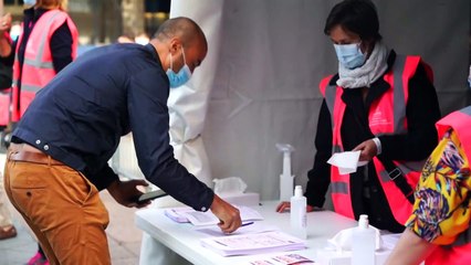 A Paris, des tests Covid gratuits et sans rendez-vous devant les mairies