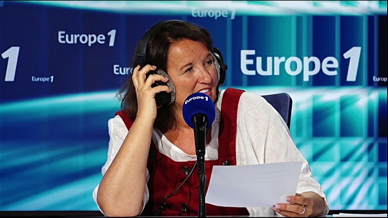 EXTRAIT - Arielle Dombasle : "Je cherche toujours ma mère dans toutes les femmes"