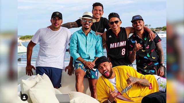 Neymar disfruta de sus vacaciones en Ibiza junto a su hijo