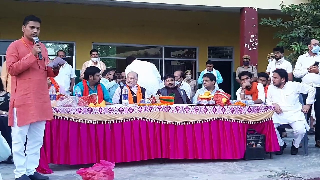 कांधला पहुंचे देश के प्रधानमंत्री नरेंद्र मोदी के भाई प्रहलाद मोदी