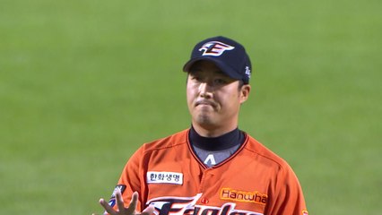 한화 투수 신정락, 프로스포츠 첫 코로나19 '확진' / YTN