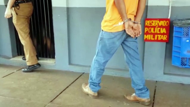 Homem é preso após tentar furtar jogo de facas em supermercado no São Cristóvão