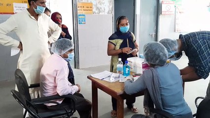 सरकारी अस्पताल पर एंटीजन किट के द्वारा की जा रही है कोरोना की जांच