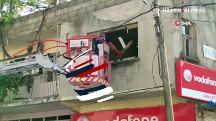 Yalnız yaşadığı evinde ölü bulundu, cenazesi kepçeyle çıkarıldı