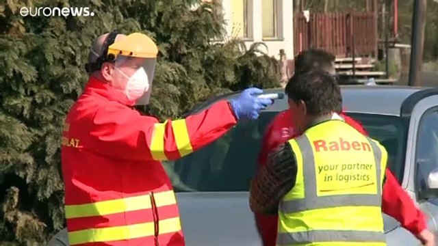 El cierre de las fronteras húngaras a los europeos irrita en Bruselas