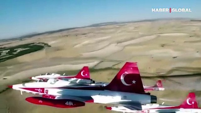 Türk Yıldızları Zafertepe semalarına ay yıldız çizdi