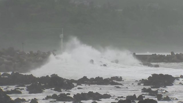 [날씨] '매우 강한' 태풍 마이삭 북상...제주 아침부터 비 / YTN