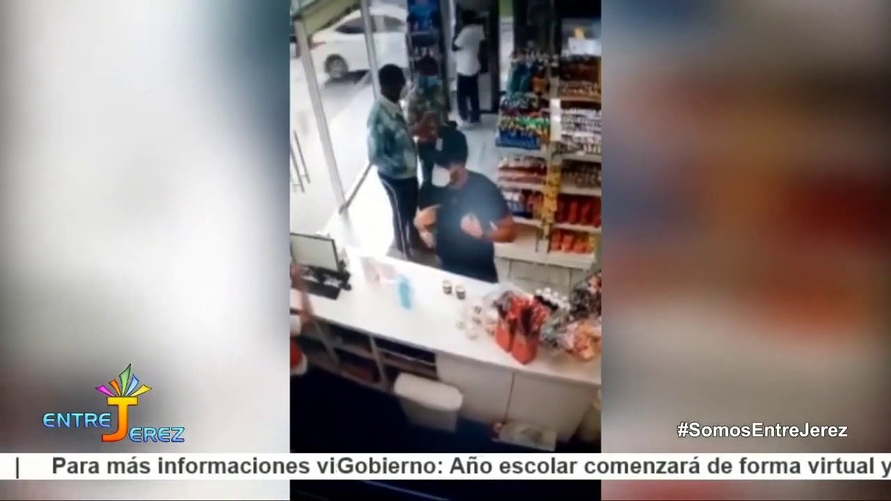 APRESAN HOMBRE QUE TIRO CAFÉ CALIENTE  EMPLEADA