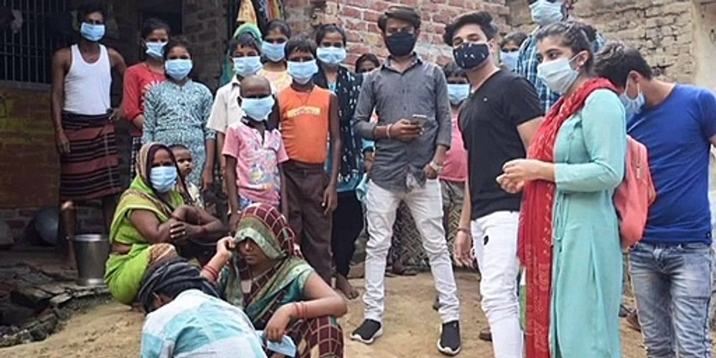 जनता को कोविड-19 की महामारी से बचाने के लिए बांटे गए मास्क