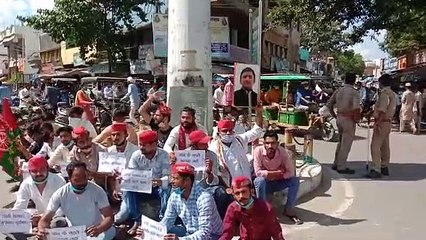 लखीमपुर: मांगों को लेकर सपा छात्रसभा का प्रदर्शन, ज्ञापन दिया