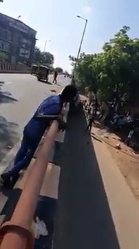 मथुरा- फुटपाथ पर दुकान लगाने को लेकर दो पक्षों में खूनी संघर्ष