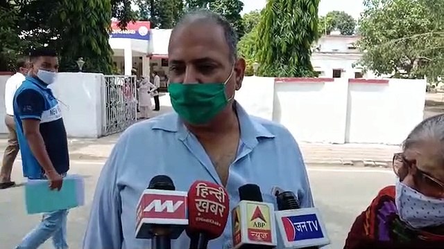 व्यापारी ने दरोगा पर लगाया आरोप, टाइम से नही भेजी बजरी तो दरोगा ने बिठाया चौकी पर