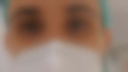Agreden a un médico por obligar a un familiar de un paciente a ponerse la mascarilla