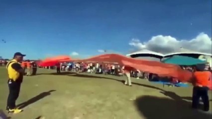 Impactante: barrilete gigante arrastra por los aires  a una  niña luego de una fuerte ráfaga de viento.