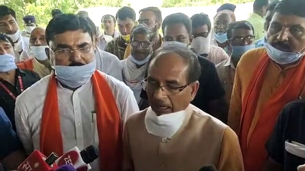 देवास में CM ने कहा: किसी तरह की चिंता ना करें, संकट की घड़ी में सरकार आपके साथ