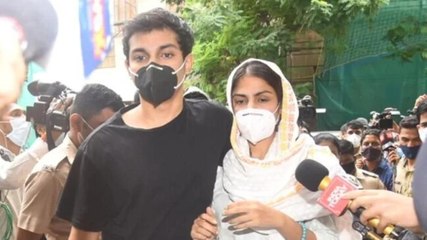 Sushant death case: Drug peddler names Rhea's brother Showik Chakraborty