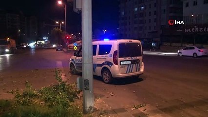 Başkent’te alkollü olduğu iddia edilen kişiler yaralı arkadaşlarını kaza yerinde bırakıp kaçtı