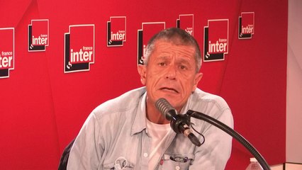 Emmanuel Carrère : "Je ne crois pas possible d'échapper à cette angoisse existentielle qui existe chez tous, avec le volume un peu plus fort chez certaines personnes. Ce qu'on peut faire, c'est au moins la décrire."