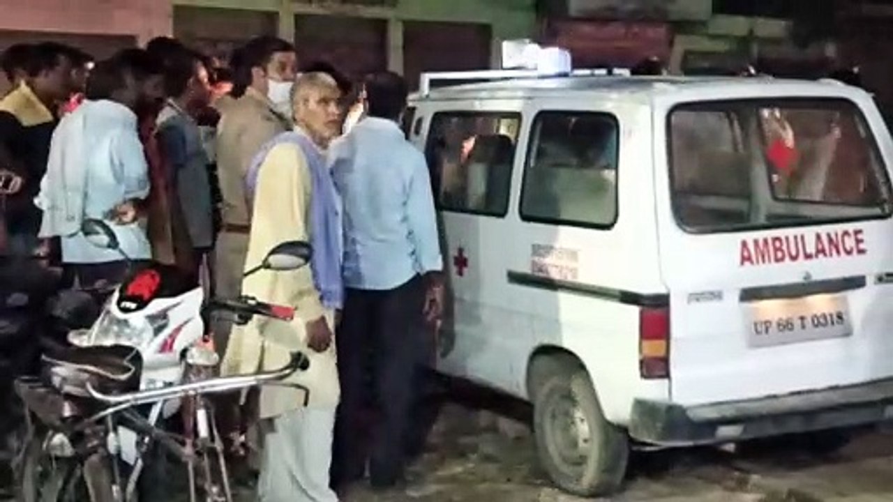 चौरी के एक निजी अस्पताल में प्रसव के दौरान बच्चे की हुई मौत, परिजनों ने किया हंगामा ।