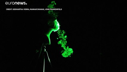 دراسة تظهر كيف تسمح دروع الوجه والكمامات ذات الصمامات بانتشار كوفيد 19