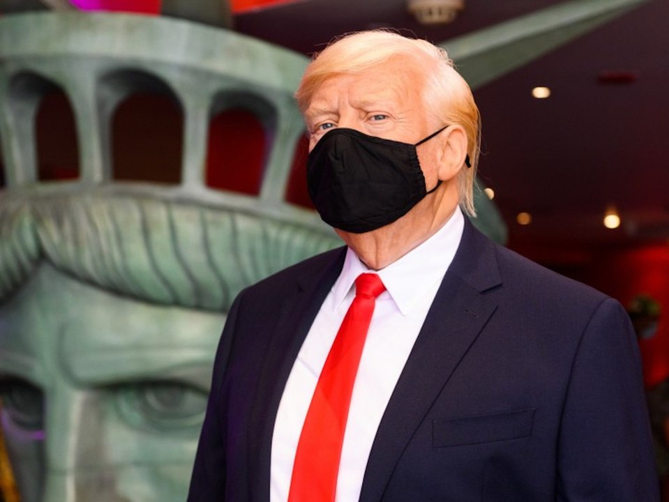 Wachs-Trump begrüßt Madame Tussauds-Besucher mit Maske