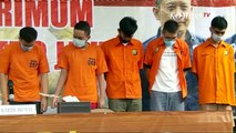 [FULL]l Penggerebekan Pesta Seks Sesama Jenis di Kuningan, Jakarta