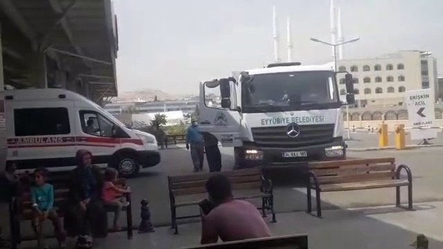 KÜÇÜK KIZIN HAYATINI ÇÖP KAMYONU ŞOFÖRÜ KURTARDI