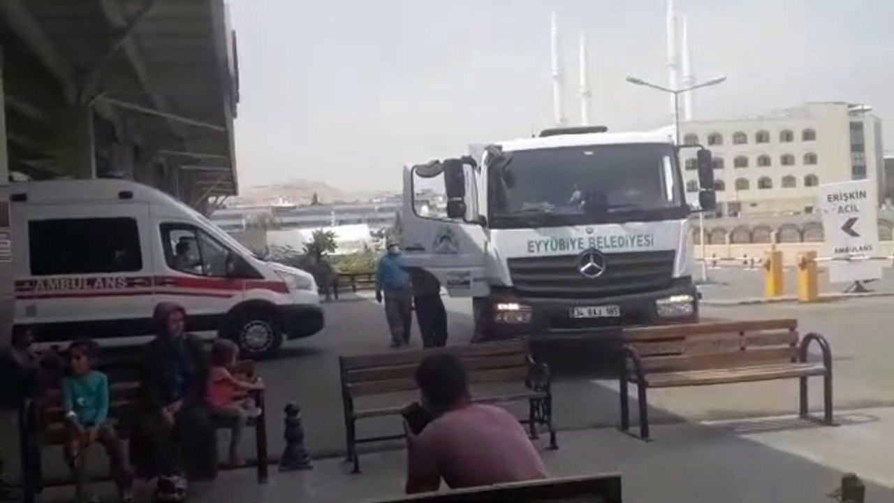 KÜÇÜK KIZIN HAYATINI ÇÖP KAMYONU ŞOFÖRÜ KURTARDI