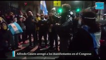 Alfredo Casero arengó a los manifestantes en el Congreso