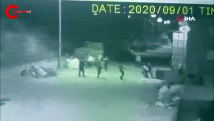 İki grup birbirine girdi, yaşanan o kavgaya kameraya böyle yansıdı: 4 yaralı