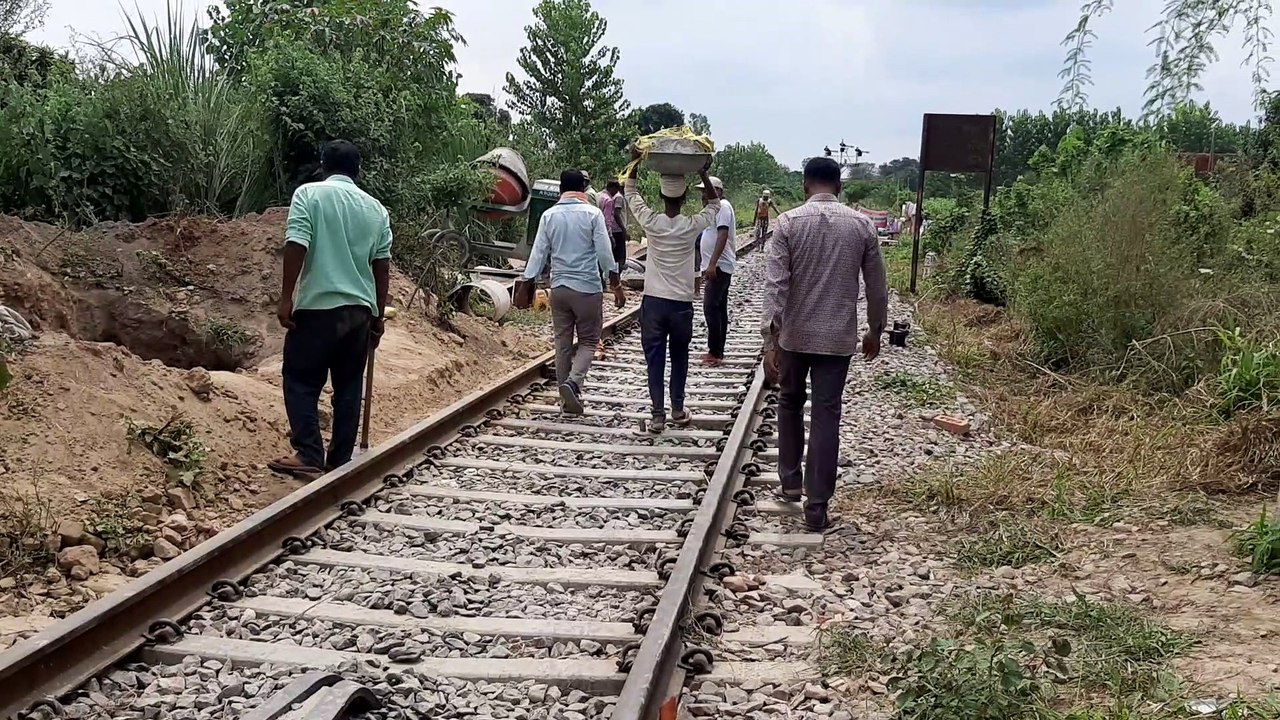 कांधला दिल्ली सहारनपुर रेलवे मार्ग पर विद्युतीकरण का कार्य में आई तेजी