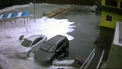 [나이트포커스] 제주도에 폭풍우 쏟아부은 태풍...현재 위치와 진로는? / YTN