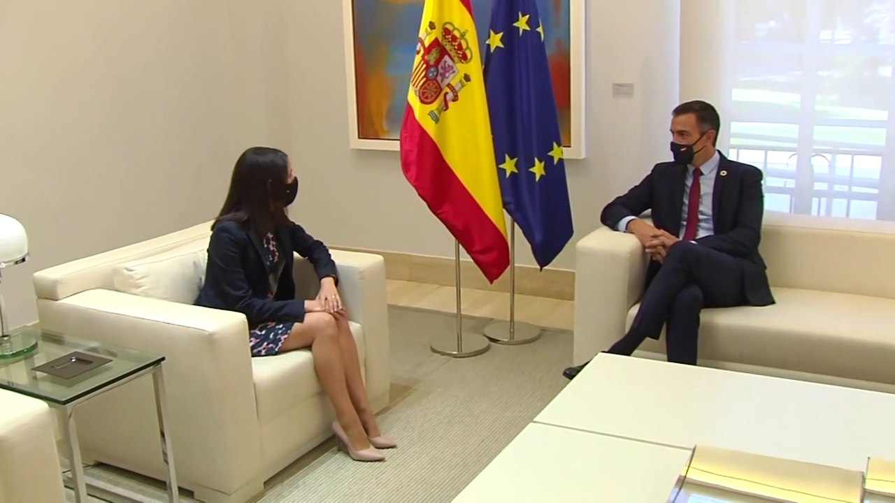 Arrimadas llega a la Moncloa para su reunión co...