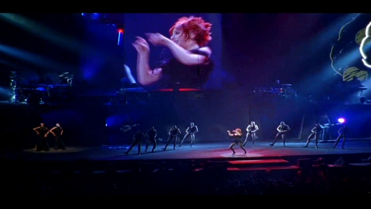 Mylène Farmer (live) — “C'est une belle journée” ↔ (De Mylène Farmer : Avant que l'ombre... À BERCY / 2006)