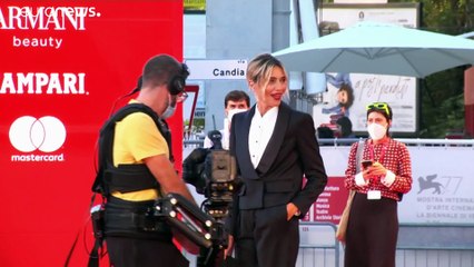 Maskiert und abgeriegelt: Venedig feiert Filmfest