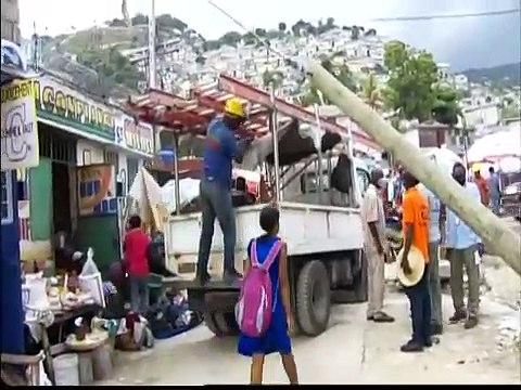 Dega tanpèt Laura fè nan plizyè zòn nan Petyonvil kote plizyè poto elektrik tonbe