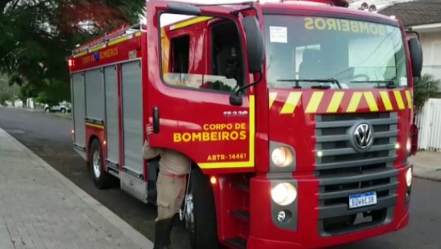 Bombeiros fazem buscas por cobra em residência na Região do Lago